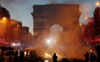 Chính phủ Pháp cân nhắc mọi phương án để ngăn chặn bạo loạn