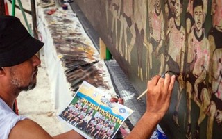 Bức bích họa lớn tôn vinh các anh hùng giải cứu đội bóng Thái Lan