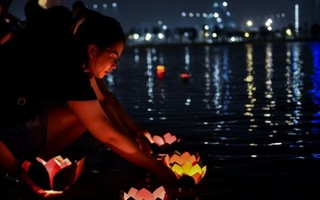Thả đèn hoa đăng – Nét văn hóa mới tại Thành phố biển hồ Vinhomes Ocean Park
