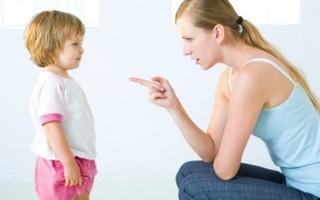 Thận trọng khi 'nói ngược' với con