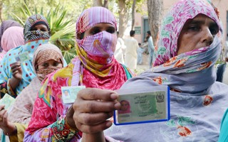 Phụ nữ Pakistan quyết vượt qua định kiến đi bầu cử