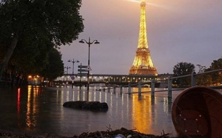 Paris ngập lụt kỷ lục trong 100 năm qua