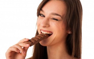 100g chocolate mỗi ngày để ngừa tiểu đường, cải thiện men gan