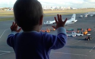Em bé Nga chụp hình trước chuyến bay định mệnh