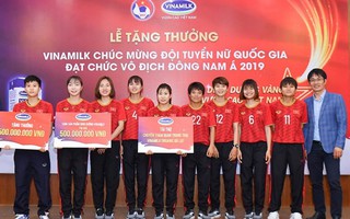 Vinamilk trao thưởng cho Đội tuyển Bóng đá nữ Quốc gia vô địch Đông Nam Á 2019
