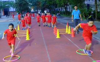 Trẻ Hà Nội học để thành "sếu chân dài”