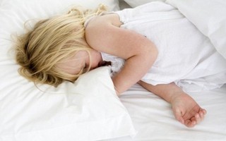 Ngủ trước 8 giờ tối giảm nguy cơ béo phì cho trẻ