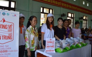 Trao 12.000 suất quà cho phụ nữ Quảng Bình
