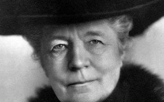 Nữ nhà văn đầu tiên đoạt giải Nobel Văn học