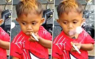Rùng mình cảnh cậu bé 2 tuổi rưỡi ‘nghiện’ thuốc lá, hút mỗi ngày 40 điếu