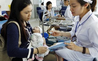 Thuê xe vượt hàng trăm cây số đưa con ra Hà Nội tiêm vaccine dịch vụ '6 trong 1'