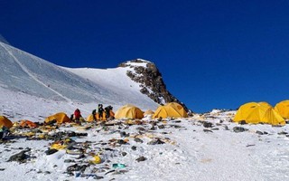 Xu hướng 'sống xanh' lan tới đỉnh núi cao nhất thế giới