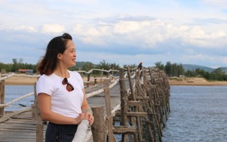 Tận hưởng cảm giác sợ hãi mà đầy thi vị trên cây cầu gỗ dài nhất Việt Nam