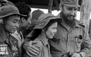 Chuyện cảm động giữa Chủ tịch Fidel Castro và nữ TNXP Việt