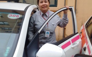 Cuộc sống vội vã sau vô lăng của nữ tài xế taxi