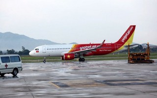 Máy bay Vietjet tiếp tục bị cảnh báo trục trặc, phải đình chỉ bay ở Nội Bài