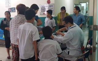 TPHCM: 15 học sinh trường Bành Văn Trân đi cấp cứu, nghi ngộ độc trà sữa 