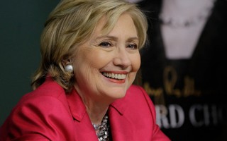 Bà Hillary Clinton cho rằng Giám đốc FBI và Nga khiến bà thất cử