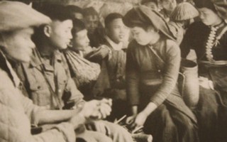 Phụ nữ trong chiến dịch Điện Biên Phủ qua ảnh