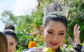 Mỹ nhân Lào nổi bật tại lễ hội Songkran