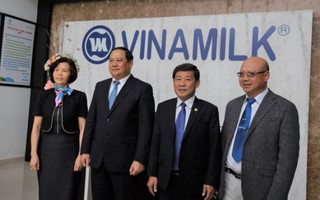 Phó Thủ tướng Lào thăm và làm việc với Vinamilk