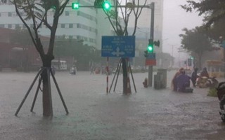 Nhiều tuyến đường ở Đà Nẵng ngập nặng sau mưa lớn