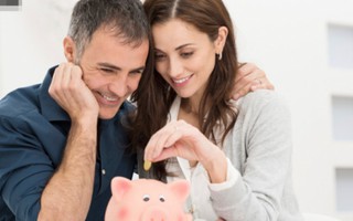 Làm thế nào để vợ chồng bớt căng thẳng chuyện tiền?