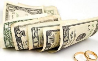 Tiền bạc tác động đến những quyết định trong tình yêu, hôn nhân