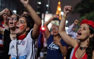Chính phủ toàn nam khiến phụ nữ Brazil nổi giận