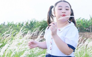 ‘Cô bé mũm mĩm’ Khánh Hà ra MV xúc động về gia đình