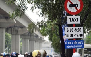 Tài xế than bất công khi Hà Nội cấm taxi trên nhiều phố giờ cao điểm