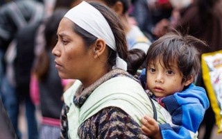 Quyết định bất ngờ của ông Trump ảnh hưởng đến phụ nữ và trẻ em di dân Trung Mỹ