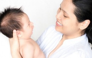 Chăm trẻ sơ sinh: Cần lưu ý 4 cách sau