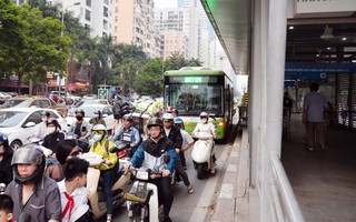 Hạn chế xe máy ở Hà Nội: Cần có lộ trình và các giải pháp đồng bộ