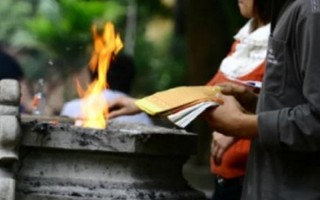 Đề nghị Phật tử bỏ đốt vàng mã tại các tự viện