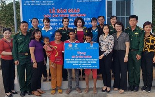 Hội LHPN Hà Nội trao mái ấm tình thương cho phụ nữ biên cương ở Kon Tum
