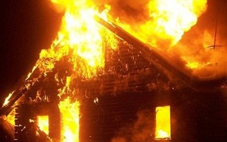 Vợ chồng bốc cháy trong căn nhà lúc rạng sáng