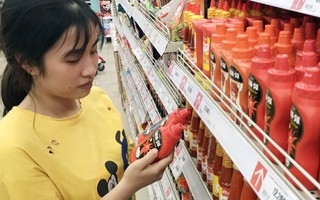 Quảng cáo tương ớt Chin-su gây phản cảm tại siêu thị