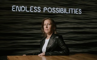 Giám đốc điều hành Youtube Susan Wojcicki bình tĩnh vượt qua 'giông bão'