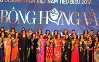 100 nữ doanh nhân được trao cúp Bông hồng Vàng