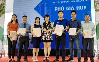 Trao sổ đỏ cho hàng trăm khách hàng dự án Phú Gia Huy
