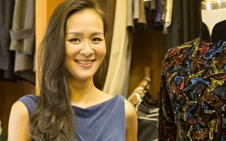 Hoa hậu Bảo Ngọc tặng áo dài bán đấu giá từ thiện