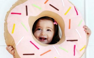 Tự may gối donut dễ thương cho bé