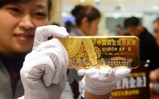 Giá vàng châu Á rớt “đáy”, USD chạm mức cao nhất 