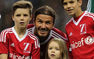 Năm tháng đong đầy tình cha con của huyền thoại bóng đá David Beckham