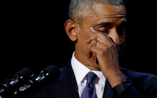 Ông Obama khóc cảm ơn vợ con lúc chia tay Nhà Trắng