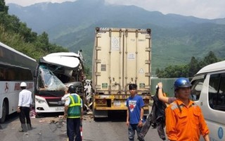 Tai nạn giao thông tại hầm Hải Vân khiến 13 người bị thương