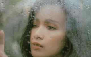 Ái Phương giới thiệu MV mới bằng bộ ảnh dưới mưa đầy gợi cảm