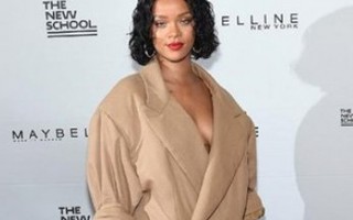 Gu thời trang 'khác biệt đến khó hiểu' của Rihanna