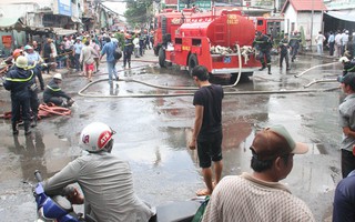 TPHCM: Cháy nhà sát chợ Kim Biên, tiểu thương hoảng loạn